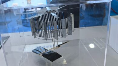 الصين تكشف عن طائرة مسيرة خفيفة الوزن بحجم راحة اليد