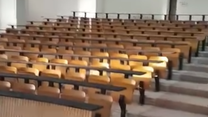 جدل في الجزائر بعد نشر أستاذ فيديو لقاعة دراسية فارغة