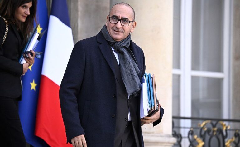 وزير الداخلية الفرنسي يعلن عزمه زيارة الجزائر تمهيدًا لمرحلة جديدة من الحوار بين البلدين