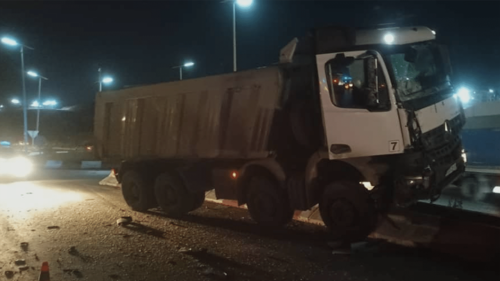 12 إصابة في حادث مرور بالجزائر إثر اصطدام شاحنة بحافلة نقل العمال