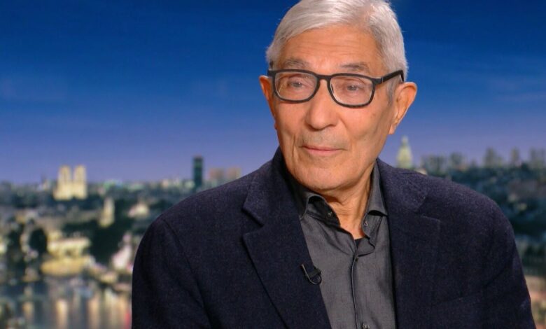 الكاتب بوعلام صنصال يكشف تفاصيل توقيفه ومعاناته في السجن الجزائري 1 الكاتب بوعلام صنصال يكشف تفاصيل توقيفه ومعاناته في السجن الجزائري