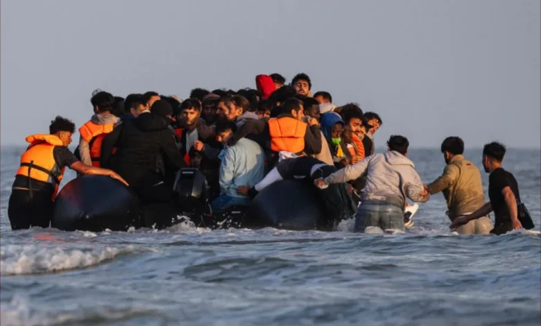 بريطانيا توقيف مشتبه فيه بتجارة المهاجرين من ليبيا إلى أوروبا