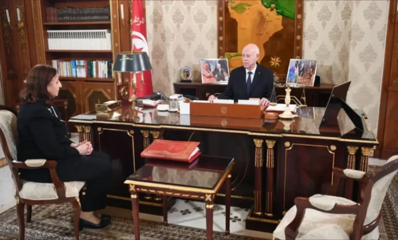 الرئيس التونسي يشدّد على حياد المرافق العمومية ويحذّر من مسؤولين "يؤجّجون الأوضاع" 1 الرئيس التونسي يشدّد على حياد المرافق العمومية ويحذّر من مسؤولين "يؤجّجون الأوضاع"