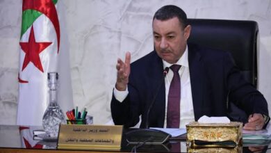 وزير الداخلية الجزائري: شباب يندفعون للهجرة معتقدين أن "الضفة الأخرى هي الجنة"