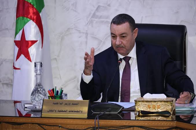 وزير الداخلية الجزائري: شباب يندفعون للهجرة معتقدين أن "الضفة الأخرى هي الجنة"