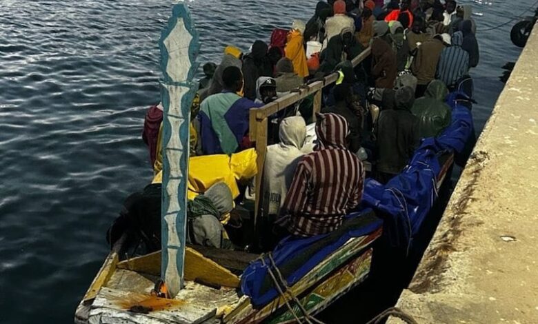 خفر السواحل الموريتاني ينقذ 132 مهاجرًا غير نظامي في مياه البلاد