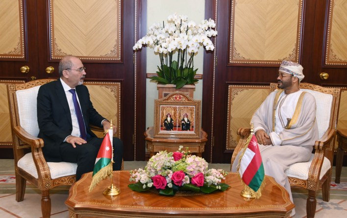 الأردن وعُمان تبحثان تعزيز التعاون الثنائي في مسقط