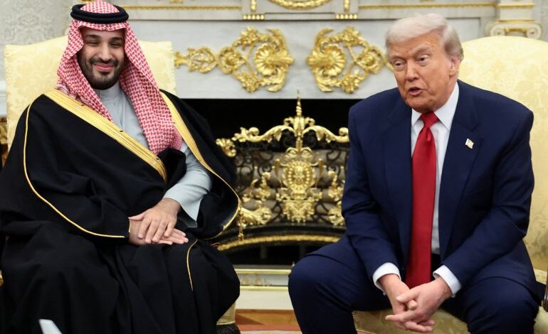 ترامب يتعهد بالتحرك لإنهاء الحرب في السودان بعد طلب من ولي العهد السعودي 1 ترامب يتعهد بالتحرك لإنهاء الحرب في السودان بعد طلب من ولي العهد السعودي