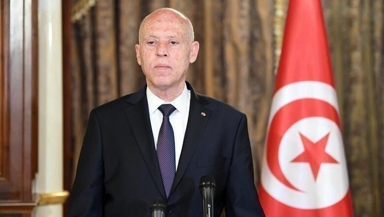الرئيس التونسي يحمّل "الخونة" مسؤولية تفويت مقدرات البلاد