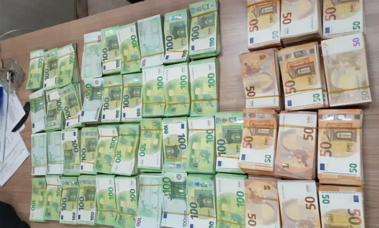 الجمارك الليبية تُحبط تهريب نصف مليون يورو في مطار معيتيقة