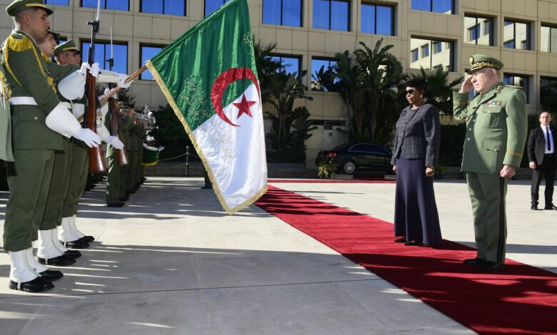 الجزائر...الفريق أول السعيد شنقريحة يستقبل وزيرة الدفاع الزيمبابوية لتعزيز التعاون العسكري