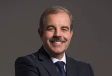 محكمة تونسية تحكم غيابيًا بسجن الوزير الأسبق منذر الزنايدي 19 عامًا