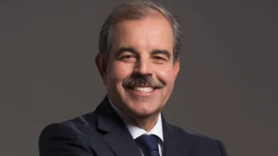 محكمة تونسية تحكم غيابيًا بسجن الوزير الأسبق منذر الزنايدي 19 عامًا