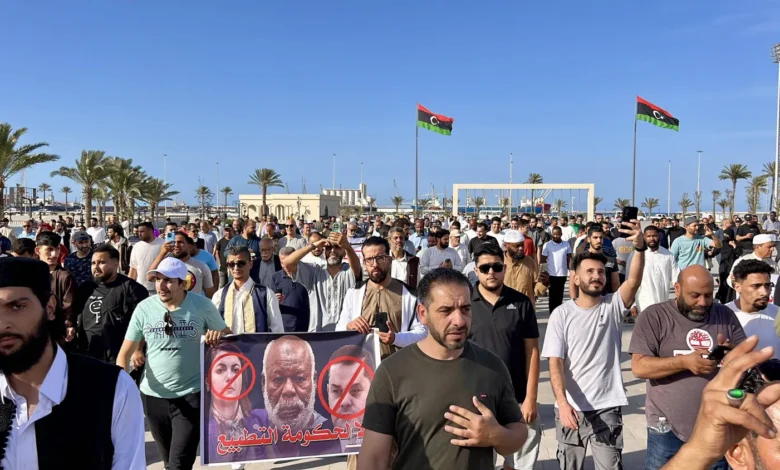ليبيا.. مظاهرات في مصراتة تطالب برحيل حكومتي الشرق والغرب ومكافحة الفساد