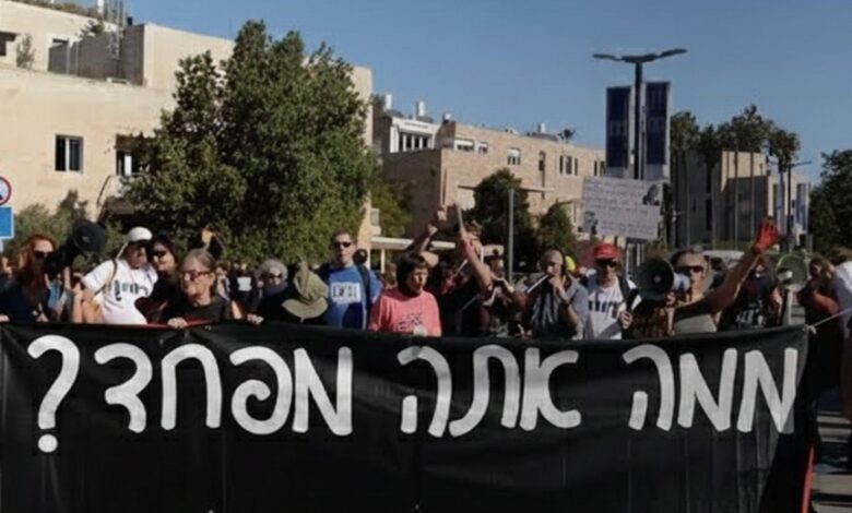 متظاهرون في تل أبيب يرفضون عفو نتنياهو ويطالبون باستمرار محاكمته