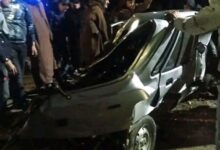 الجزائر :صخرة ضخمة تتحطم على سيارة بمدخل مدينة جميلة في سطيف… ونجاة السائق وابنه بأعجوبة