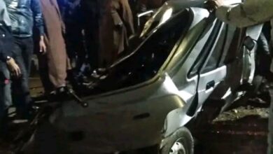 الجزائر :صخرة ضخمة تتحطم على سيارة بمدخل مدينة جميلة في سطيف… ونجاة السائق وابنه بأعجوبة