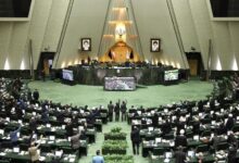 نصف البرلمان الإيراني يتهم القضاء بالتراخي في تطبيق قانون الحجاب وسط تغيّر سلوك النساء في المدن الكبرى