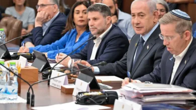 عائلات أسـ. ـرى إسرائيليين تهاجم نتنياهو بعد فيديو يظهرهم أحياء قبل مقـ. ـتلهم في غزة