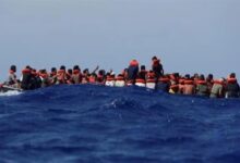 اليونان تنقذ 545 مهاجراً قبالة سواحل جزيرة غافدوس في أكبر عملية يومية