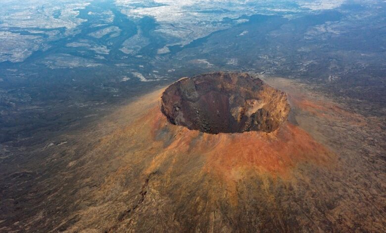 جبل القدر السعودي ضمن أعظم 100 موقع جيولوجي عالمي.. تميّز بركاني وتاريخي استثنائي 1 جبل القدر السعودي ضمن أعظم 100 موقع جيولوجي عالمي.. تميّز بركاني وتاريخي استثنائي