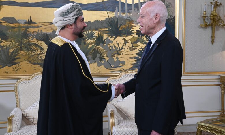 الرئيس التونسي قيس سعيّد يستقبل وزير التجارة والصناعة وترويج الاستثمار العماني، في قرطاج 1 الرئيس التونسي قيس سعيّد يستقبل وزير التجارة والصناعة وترويج الاستثمار العماني، في قرطاج