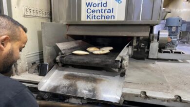 المخابز الأردنية المتنقلة تبدأ إنتاج 140 ألف رغيف يومياً في قطاع غزة 2 المخابز الأردنية المتنقلة تبدأ إنتاج 140 ألف رغيف يومياً في قطاع غزة