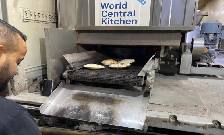 المخابز الأردنية المتنقلة تبدأ إنتاج 140 ألف رغيف يومياً في قطاع غزة 1 المخابز الأردنية المتنقلة تبدأ إنتاج 140 ألف رغيف يومياً في قطاع غزة