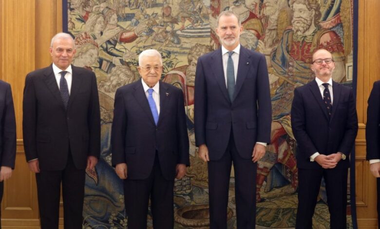 عباس يلتقي ملك إسبانيا بعد اعتراف مدريد بدولة فلسطين 1 عباس يلتقي ملك إسبانيا بعد اعتراف مدريد بدولة فلسطين