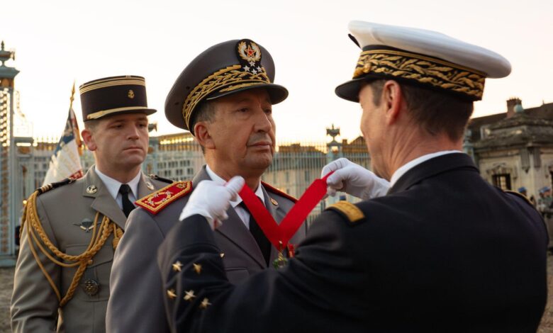 باريس تستقبل المفتش العام للقوات المسلحة المغربية وتكرّمه 1 باريس تستقبل المفتش العام للقوات المسلحة المغربية وتكرّمه