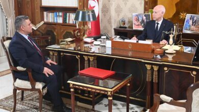 الرئيس التونسي ينتقد تقاعس المسؤولين المحليين ويدعو إلى رفع العراقيل الإدارية