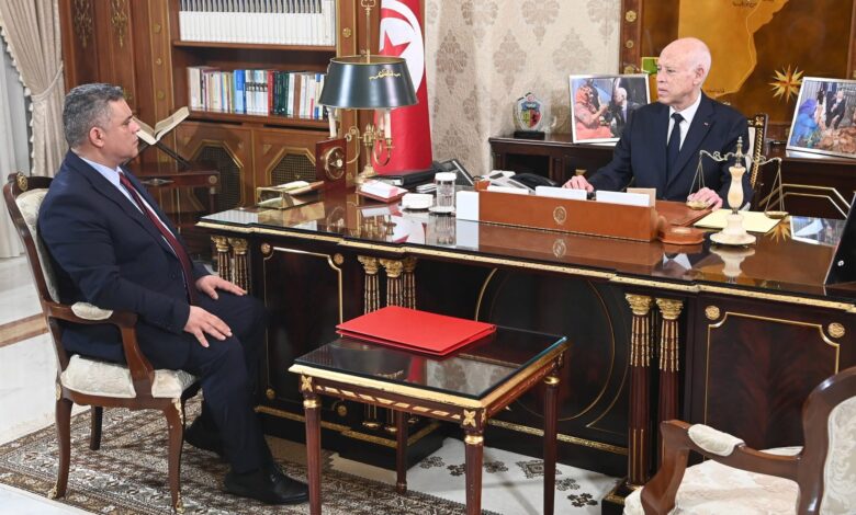 الرئيس التونسي ينتقد تقاعس المسؤولين المحليين ويدعو إلى رفع العراقيل الإدارية 1 الرئيس التونسي ينتقد تقاعس المسؤولين المحليين ويدعو إلى رفع العراقيل الإدارية