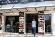 أزمة في تونس: شركات تحميص القهوة مهددة بالاختفاء بسبب تهريب القهوة الجزائرية