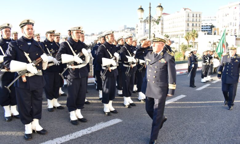 قائد القوات البحرية الجزائرية يشرف على مراسم تفتيش الغراب قاذف الصواريخ "رايس حسان بربيار" 1 قائد القوات البحرية الجزائرية يشرف على مراسم تفتيش الغراب قاذف الصواريخ "رايس حسان بربيار"