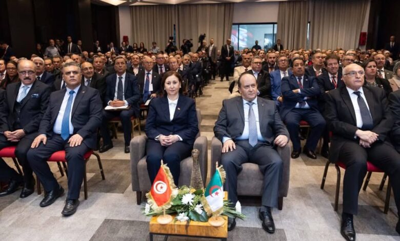 تونس والجزائر توقعان سبع اتفاقيات شراكة اقتصادية في قطاعات استراتيجية 1 تونس والجزائر توقعان سبع اتفاقيات شراكة اقتصادية في قطاعات استراتيجية