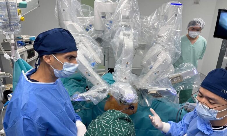تونس تدخل عصر الجراحة الدقيقة.. إجراء أول عملية استئصال كلية بالروبوت في المستشفى الجامعي "شارل نيكول"