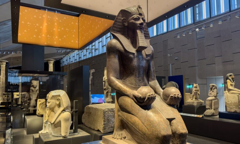 المتحف المصري الكبير: 15 ألف زائر يوميًا كحد أقصى دون تمييز بين المصريين والأجانب 1 المتحف المصري الكبير: 15 ألف زائر يوميًا كحد أقصى دون تمييز بين المصريين والأجانب