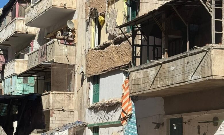 انهيار 3 شرفات بعقار في شرق الإسكندرية وإصابة أم وابنها 1 انهيار 3 شرفات بعقار في شرق الإسكندرية وإصابة أم وابنها