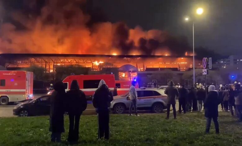 روسيا.. اندلاع حريق ضخم في أحد أكبر أسواق سانت بطرسبورغ 1 روسيا.. اندلاع حريق ضخم في أحد أكبر أسواق سانت بطرسبورغ