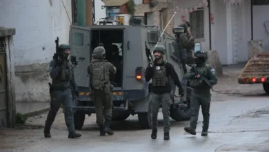 الجيش الاسرائيلي يهدم 3 منازل ويعتقل 24 فلسطينياً في الضفة ويقتحم الأقصى