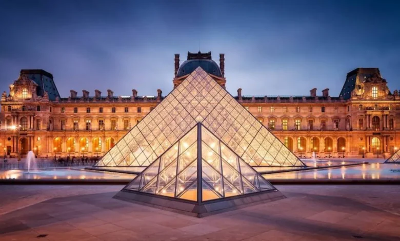 تسرب مياه في متحف اللوفر يضر مئات الكتب بقسم الآثار المصرية