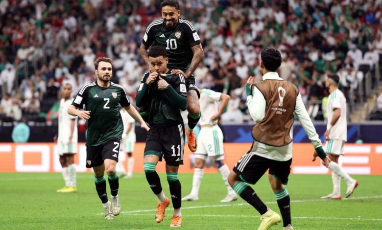 الإمارات تصنع المفاجأة وتفوز على الجزائر في ربع نهائي كأس العرب 1 الإمارات تصنع المفاجأة وتفوز على الجزائر في ربع نهائي كأس العرب