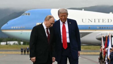 مكالمة ترامب-بوتين الغامضة تثير تكهنات حول صفقة سرية في أوكرانيا 2 مكالمة ترامب-بوتين الغامضة تثير تكهنات حول صفقة سرية في أوكرانيا