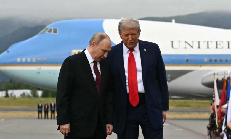 مكالمة ترامب-بوتين الغامضة تثير تكهنات حول صفقة سرية في أوكرانيا 1 مكالمة ترامب-بوتين الغامضة تثير تكهنات حول صفقة سرية في أوكرانيا