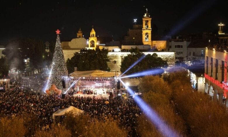 بيت لحم تشعّ نوراً.. إضاءة شجرة الميلاد تتحدى الحرب والآلام