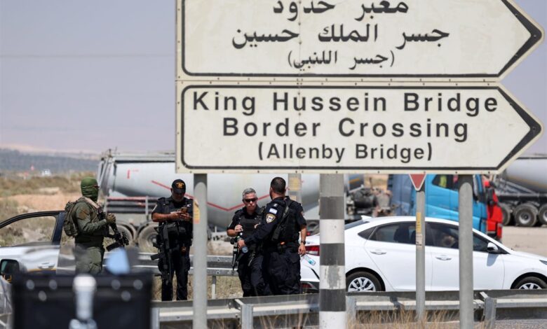 بضغط أمريكي.. إسرائيل تعيد فتح معبر الكرامة مع الأردن 1 بضغط أمريكي.. إسرائيل تعيد فتح معبر الكرامة مع الأردن