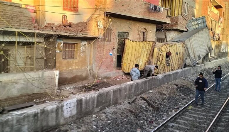 مصر.. سقوط حاويات من قطار بضائع بين طوخ وسندنهور 1 مصر.. سقوط حاويات من قطار بضائع بين طوخ وسندنهور