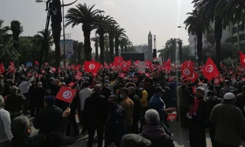 مسيرة في تونس تندد بتدهور الحريات وتطالب بوقف الاعتقالات السياسية 1 مسيرة في تونس تندد بتدهور الحريات وتطالب بوقف الاعتقالات السياسية