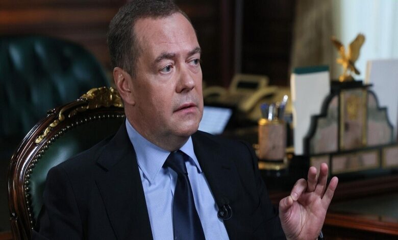 مدفيديف: إلغاء مجلس روسيا-الناتو يؤكد عداء الحلف لروسيا