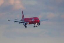 هبوط آمن لطائرة روسية بعد حريق في محركها بمطار دوموديدوفو